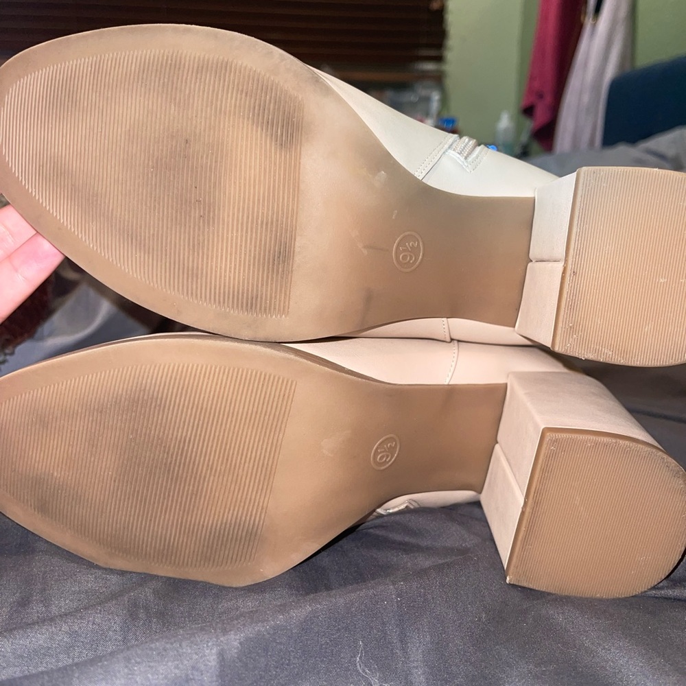 Beige booties - Picture 2 of 3